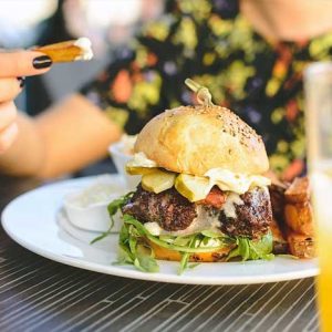 Hobi Makan Dijadikan Bisnis