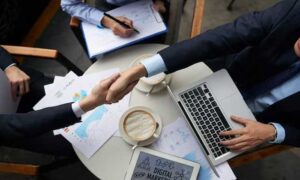 Bisnis Digital vs. Konvensional: Perbandingan Keuntungan